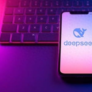 DeepSeek回应在两会走红:嘿嘿 DeepSeek回应在两会走红:嘿嘿