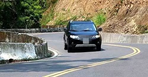 汽车过弯 速度多少(汽车过弯速度研究,安全、驾驶技巧与速度控制) 汽车过弯 速度多少(汽车过弯速度研究,安全、驾驶技巧与速度控制)