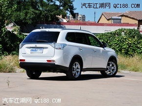 汽车上白下黑改装多少钱(汽车上白下黑改装费用详解) 汽车上白下黑改装多少钱(汽车上白下黑改装费用详解)