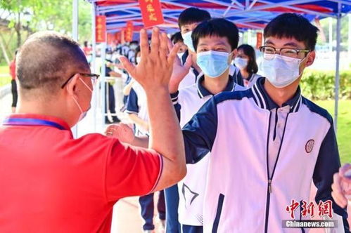 北京第1个走出考场考生:有点难(北京第一个走出考场考生,挑战难度,展现勇气与毅力) 北京第1个走出考场考生:有点难(北京第一个走出考场考生,挑战难度,展现勇气与毅力)