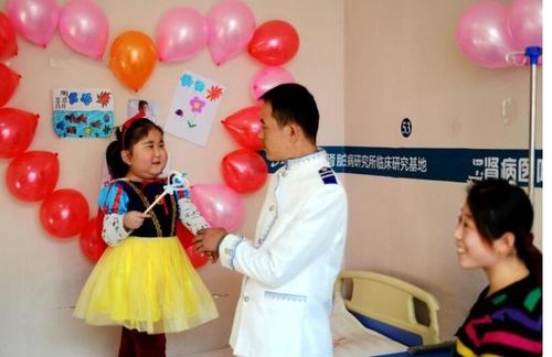 6岁女孩翻出21楼想给家人惊喜(六岁女童翻出21楼,惊喜背后的家庭温情与深思) 6岁女孩翻出21楼想给家人惊喜(六岁女童翻出21楼,惊喜背后的家庭温情与深思)
